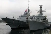 La frégate Languedoc, à couple d'un bâtiment de la Royal Navy