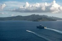 Le porte-hélicoptères Mistral arrive à Mayotte
