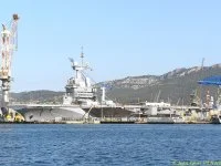 Le porte-avions Charles de Gaulle avant sa sortie de bassin