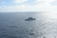 Une frégate intercepte une vedette rapide