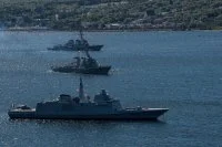 Le frégate Languedoc et les destroyers USS Bulkeley et USS Gonzalez (DDG 66), au mouillage devant le port d'Halifax