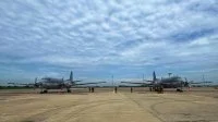 Deux avions de patrouille maritime Atlantique 2 sur la base aérienne de Jakarta en Indonésie