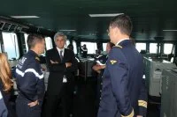 Le ministre de la Défense sur le Charles de Gaulle
