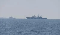 La frégate russe Neustrashimy effectue des tirs d’artillerie hors des eaux territoriales britanniques et françaises, le 20 juillet 2026