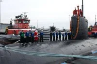 Le Père Noël rentre de mer sur le pont d’un SNA américain