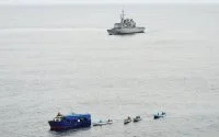 La frégate Floréal effectue une visite de surveillance des pêches