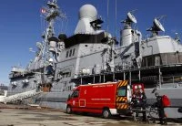 Les marins de la frégate Montcalm et les marins-pompiers de la base navale