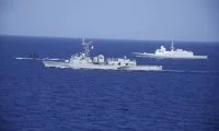 La frégate égyptienne Tayha Misr, un sous-marin U-209/1400 et la frégate Latouche-Tréville