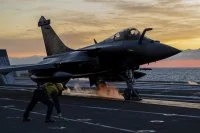 Un chasseur Rafale Marine décolle du Charles de Gaulle