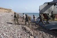 Mise à terre de plus de 90 véhicules et des troupes embarquées