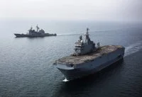 Le BPC Tonnerre et le croiseur lance-missiles USS Monterey 
