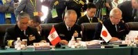 Le contre amiral Vichot (à droite) représente le chef d'état-major en Chine