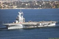 Le porte-avions Charles de Gaulle rentre de mer