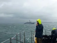 Des chasseurs de mines scrutent le fond