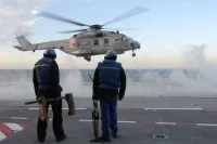Le NH 90 s’entraîne sur le porte-avions