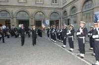 Revue des troupes lors de la remise de décorations par le Chef d'état-major de la Marine