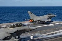 Décollage d'un chasseur Rafale Marine