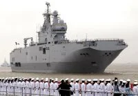 Le BPC Dixmude entre dans le port de Shangai