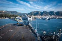 Le porte-avions Charles de Gaulle appareille de Toulon