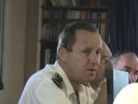 Le contre-amiral Kerignard présente l'exercice de guerre des mines « Olives Noires 08 »