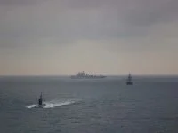 Le sous-marin russe Krasnodar, le remorqueur Altay et le pétrolier britannique RFA Tidesurge