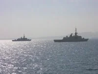 Courbet et Surcouf se passent la suite en mer