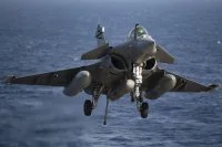 Un Rafale Marine, équipé d'un pod Reco NG