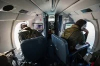 L'équipage d'un Falcon 50 participe aux recherches