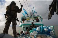 Une tapouille brésilienne escortée vers un port guyanais