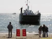 La flottille amphibie s'entraîne sur la plage des Sablettes