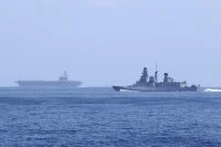 Le Forbin et le porte-avions américains USS Bush