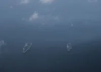 Les porte-avions USS Harry S. Truman et Charles de Gaulle, le croiseur lance-missiles USS Gettysburg et la frégate Forbin naviguent en formation