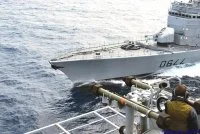 La frégate Primauguet se présente pour un ravitaillement à la mer