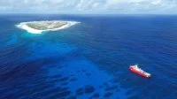 Le patrouilleur polaire L’Astrolabe au large de l’île de Tromelin