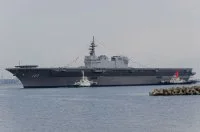 Le “destroyer porte-hélicoptères” japonais Izumo juste après son lancement