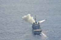 La frégate Nivôse lance 2 missiles MM38