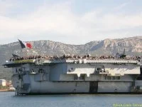 La sortie des familles du Charles de Gaulle