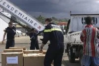 Embarquement du fret humanitaire par l'équipage