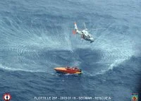 Les moyens aériens des FAPF au secours de trois naufragés