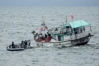 L'équipe de visite du patrouilleur La Résolue intercepte une tapouille en infraction