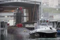 Le SNLE Le Vigilant sort du bassin à Brest