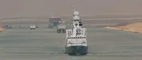Le groupe aéronaval Charles de Gaulle franchit le Canal de Suez