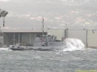 Un remorqueur dans la tempête