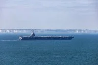 Le porte-avions américain USS Gerald R. Ford franchit le détroit du Pas-de-Calais