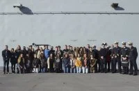 La classe de 1ère ES du Lycée Amiral de Grasse sur le pont du Dixmude