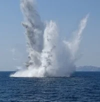 Pétardement de bombes anglaises de 250 kg en baie de la Ciotat