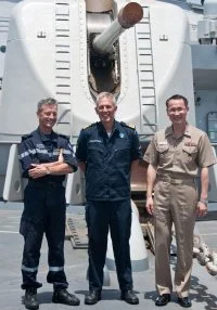 Les 3 commandants de force à bord de la frégate Evertsen