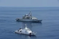 Le patrouilleur philippin Capones et la frégate Prairial