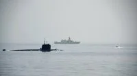Un sous-marin français et la corvette émirienne Abu Dhabi