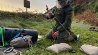 Un plongeur-démineur s'entraîne à détruire une munition inconnue